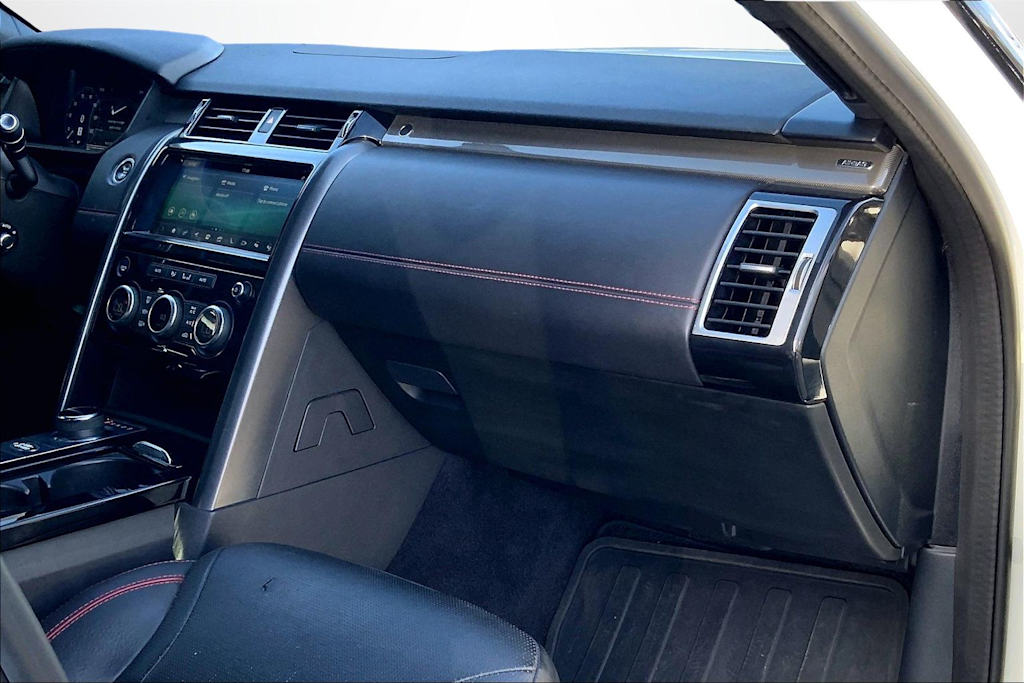 Thumbnail: 2020 Land Rover Discovery - 24