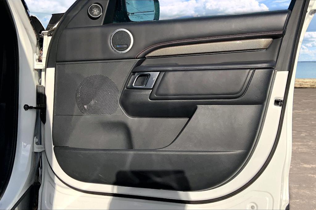 Thumbnail: 2020 Land Rover Discovery - 29