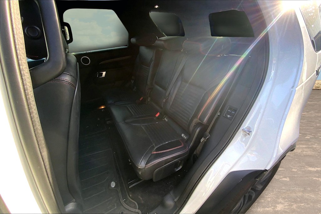 Thumbnail: 2020 Land Rover Discovery - 30