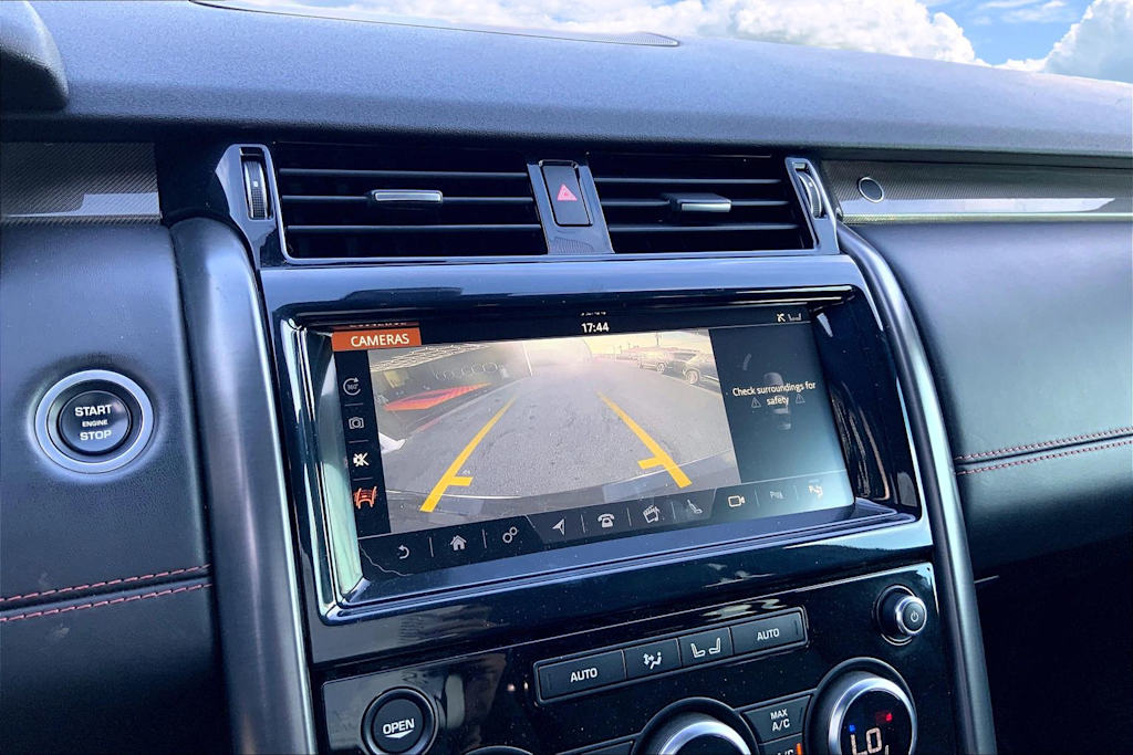 Thumbnail: 2020 Land Rover Discovery - 27