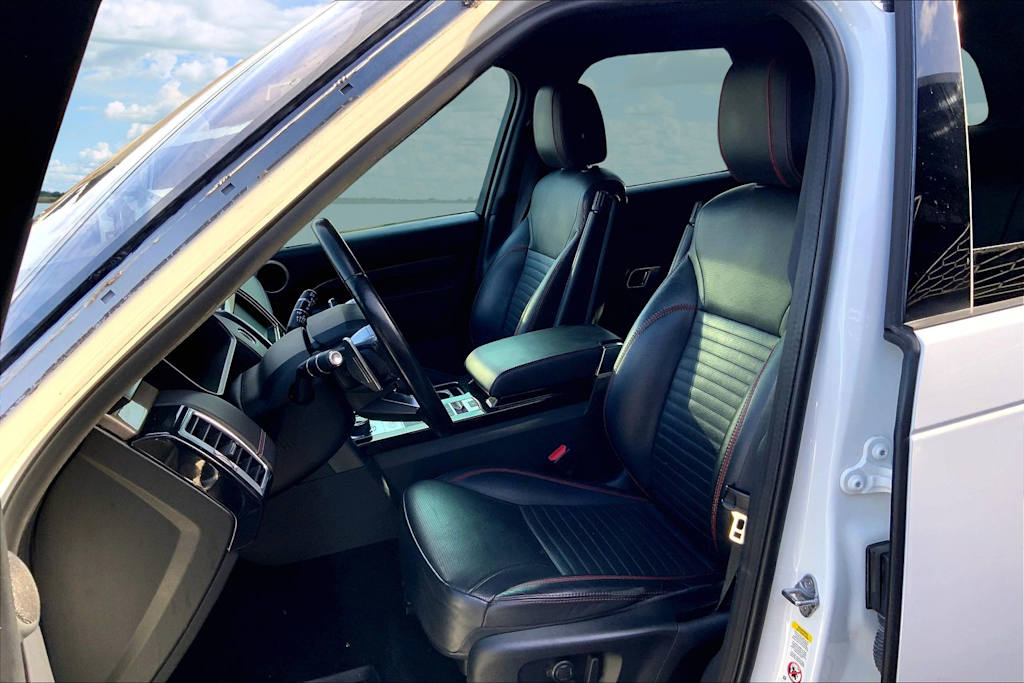 Thumbnail: 2020 Land Rover Discovery - 11