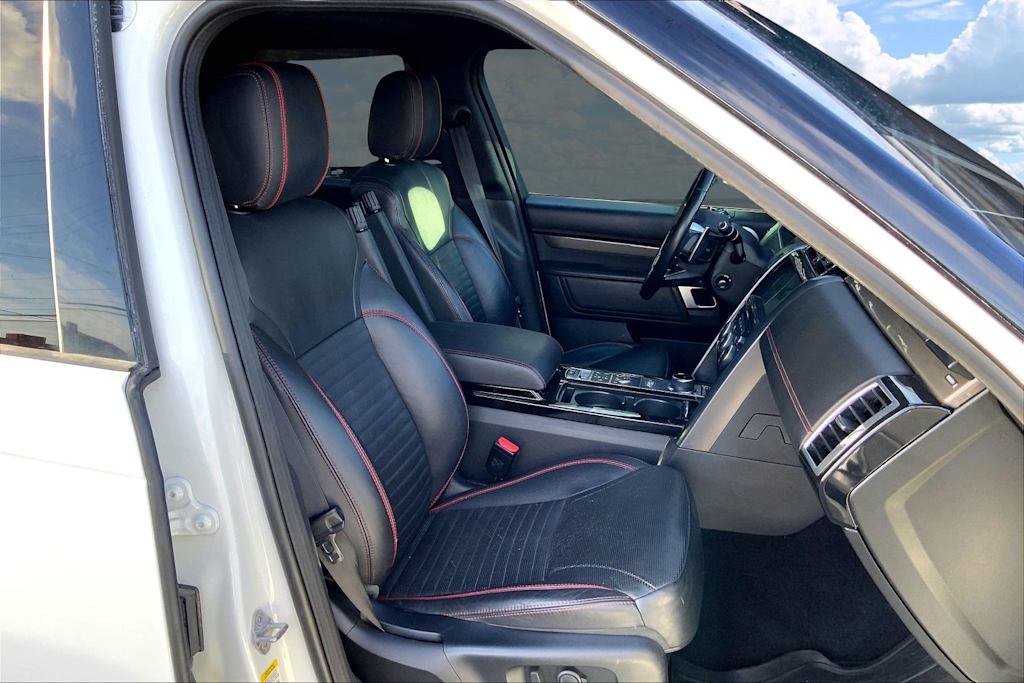 Thumbnail: 2020 Land Rover Discovery - 12