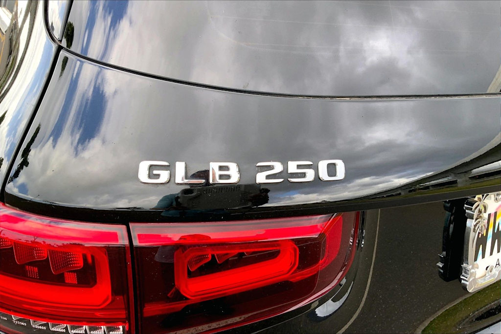 Thumbnail: 2021 Mercedes-Benz GLB - 20
