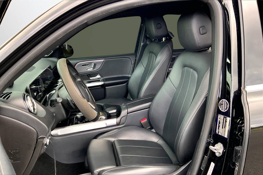 Thumbnail: 2021 Mercedes-Benz GLB - 11