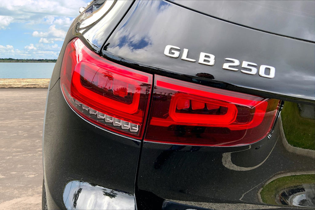 Thumbnail: 2021 Mercedes-Benz GLB - 32