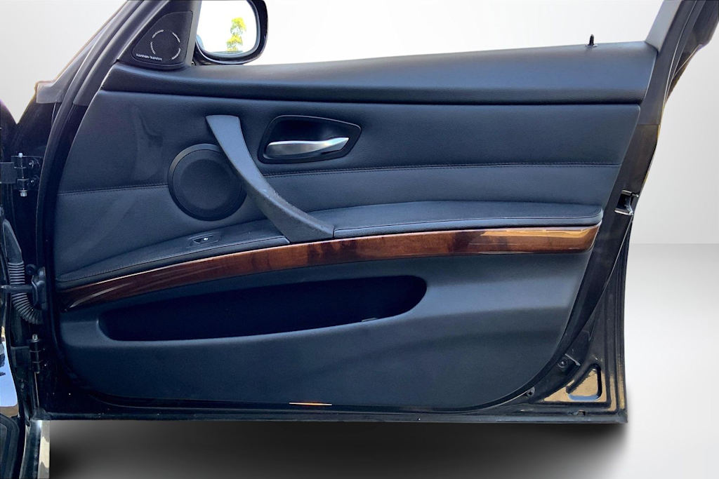 Thumbnail: 2011 BMW 3 Series - 26