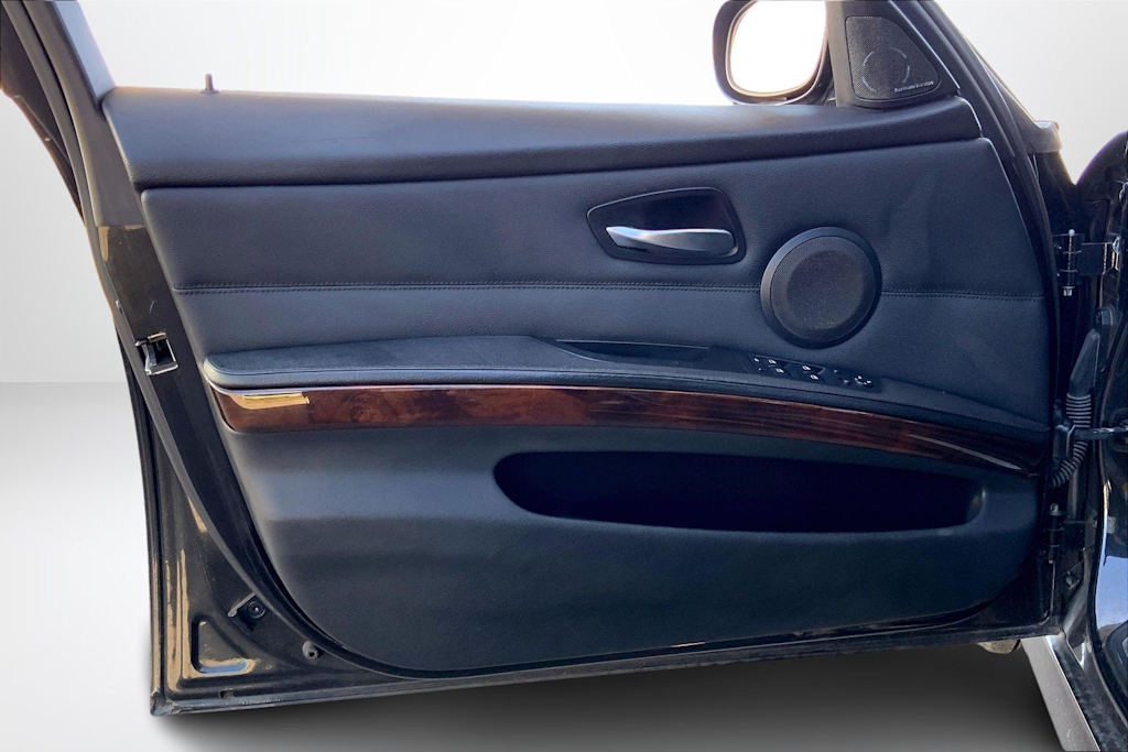 Thumbnail: 2011 BMW 3 Series - 25