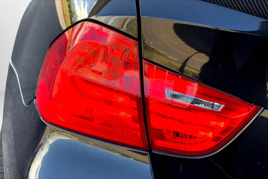 Thumbnail: 2011 BMW 3 Series - 30