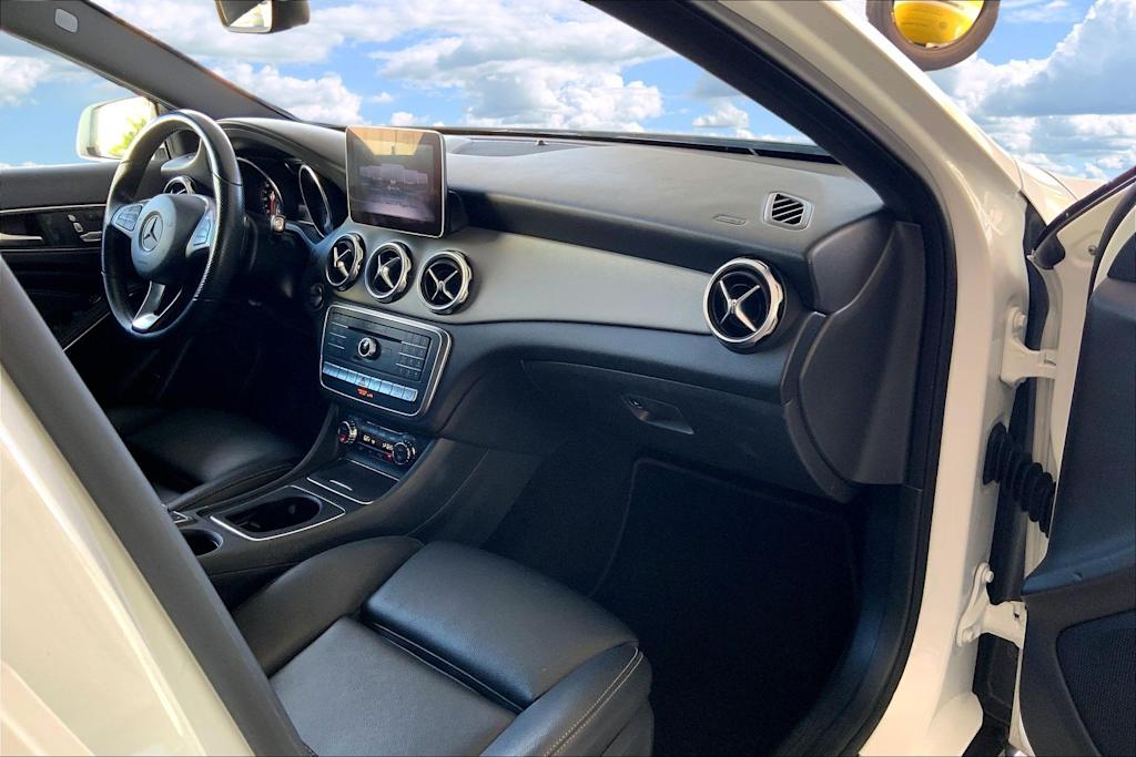 Thumbnail: 2019 Mercedes-Benz GLA - 24