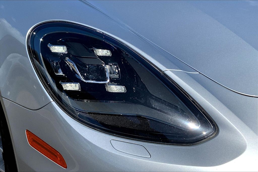 Thumbnail: 2018 Porsche Panamera - 30