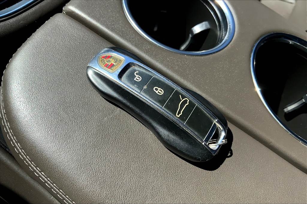 Thumbnail: 2018 Porsche Panamera - 17