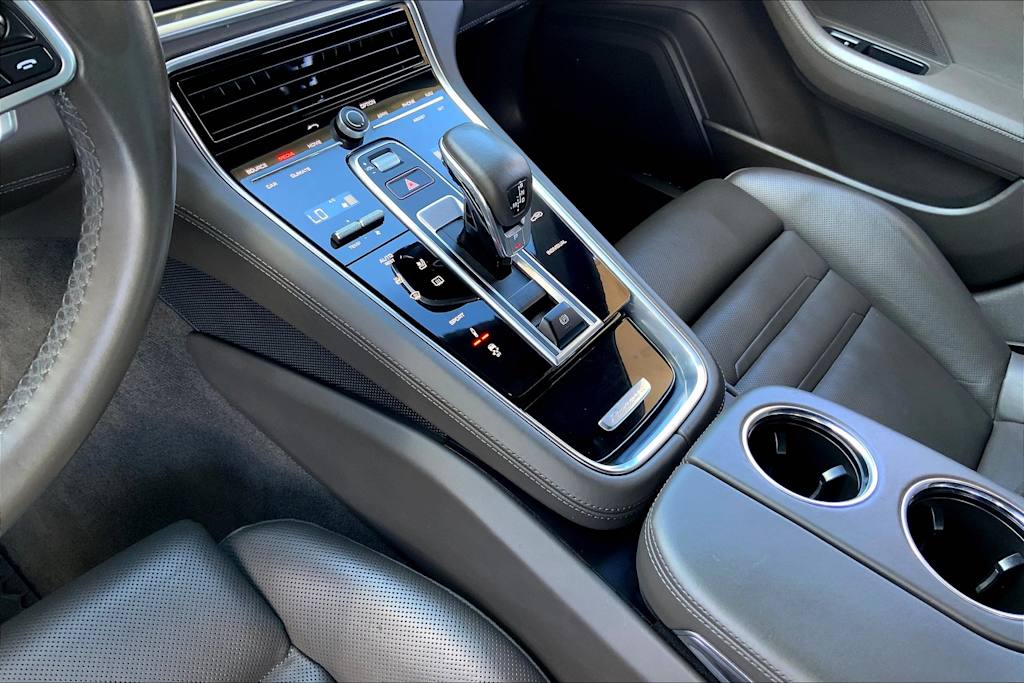 Thumbnail: 2018 Porsche Panamera - 15