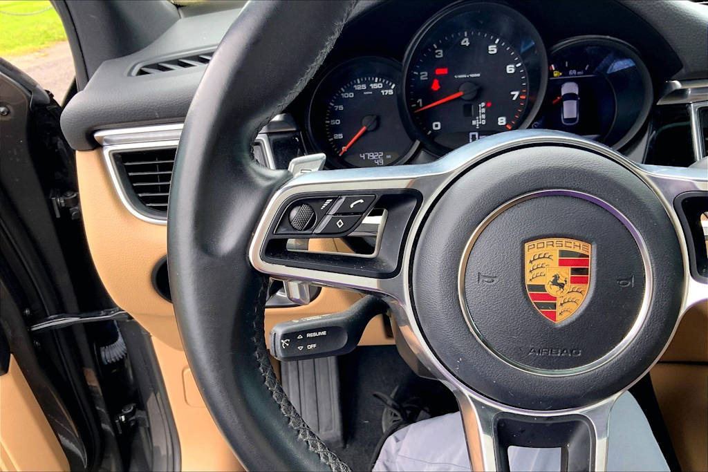 Thumbnail: 2018 Porsche Macan - 25