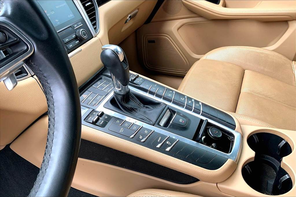 Thumbnail: 2018 Porsche Macan - 17