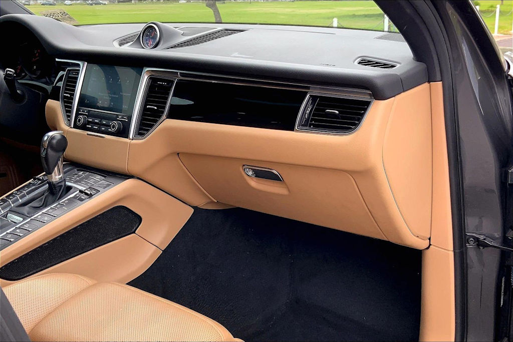 Thumbnail: 2018 Porsche Macan - 24