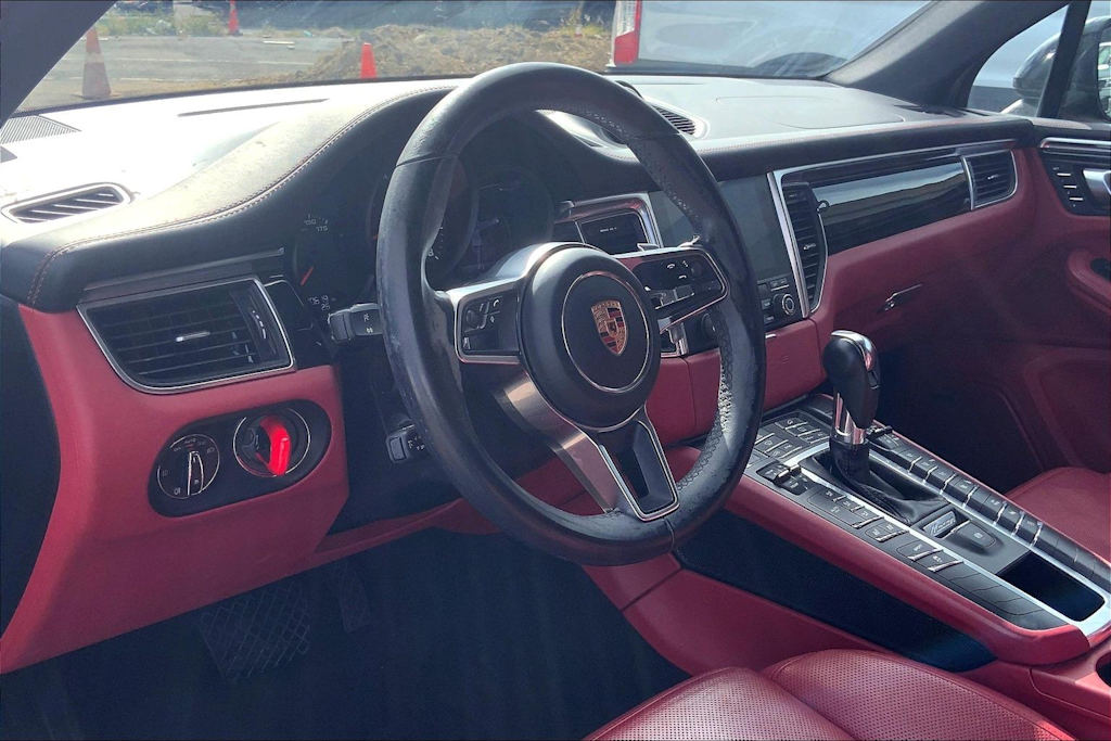 Thumbnail: 2018 Porsche Macan - 2