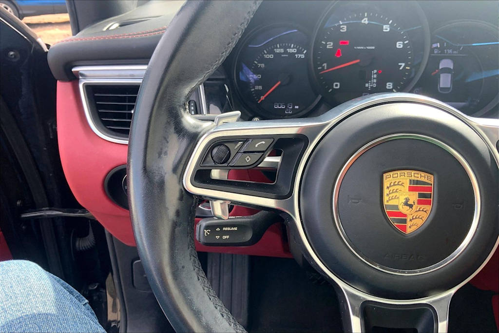 Thumbnail: 2018 Porsche Macan - 25