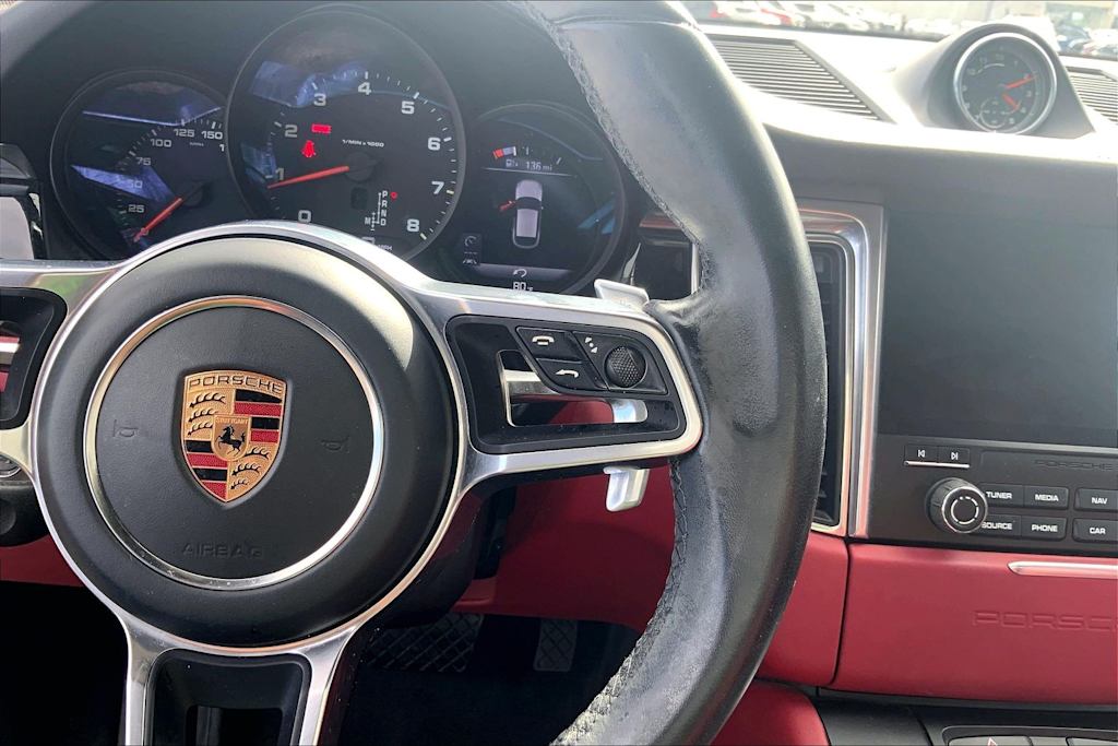 Thumbnail: 2018 Porsche Macan - 26
