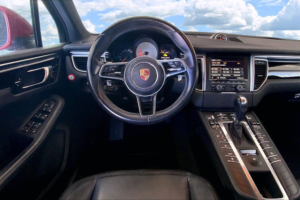 Thumbnail: 2015 Porsche Macan - 14