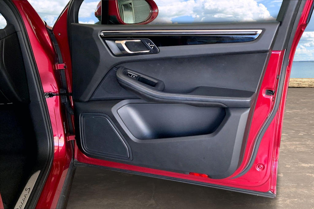 Thumbnail: 2015 Porsche Macan - 28