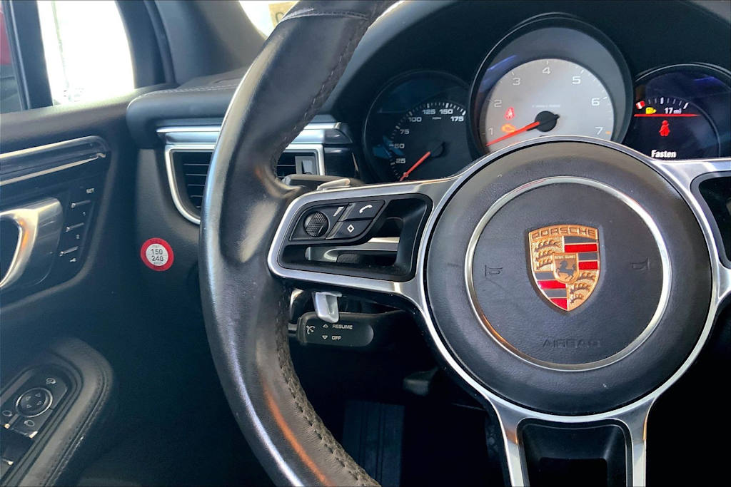 Thumbnail: 2015 Porsche Macan - 24
