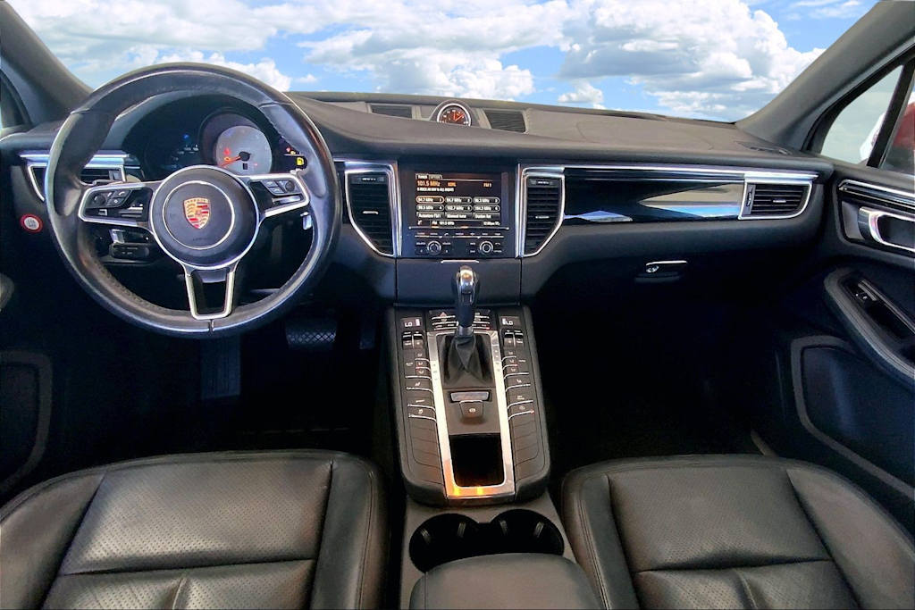 Thumbnail: 2015 Porsche Macan - 10