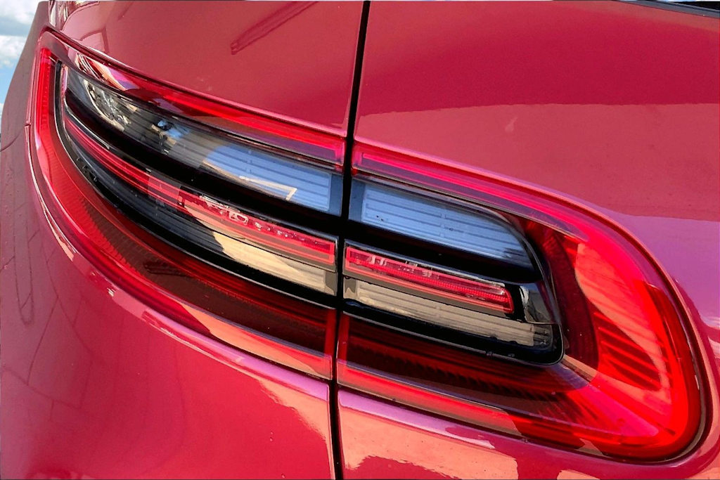 Thumbnail: 2015 Porsche Macan - 32