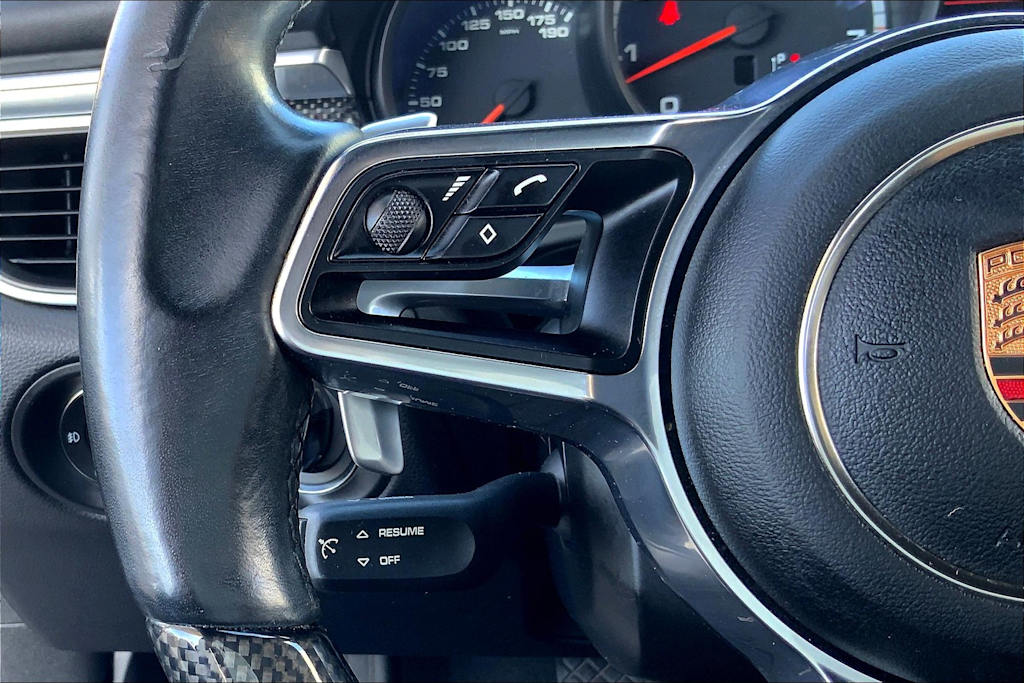 Thumbnail: 2015 Porsche Macan - 24