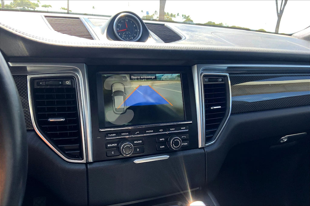 Thumbnail: 2015 Porsche Macan - 15