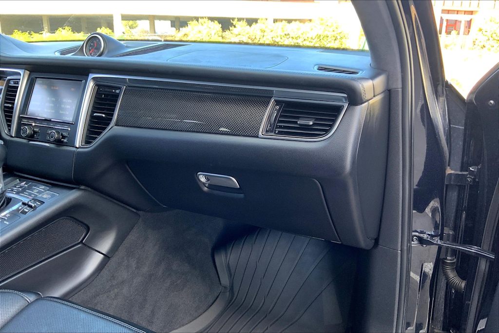 Thumbnail: 2015 Porsche Macan - 23