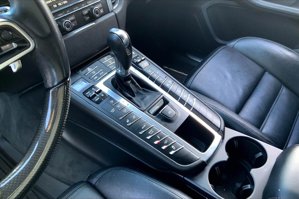 Thumbnail: 2015 Porsche Macan - 16