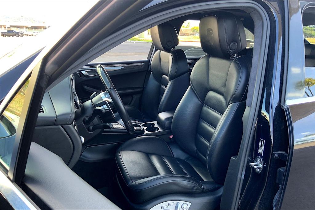 Thumbnail: 2015 Porsche Macan - 10