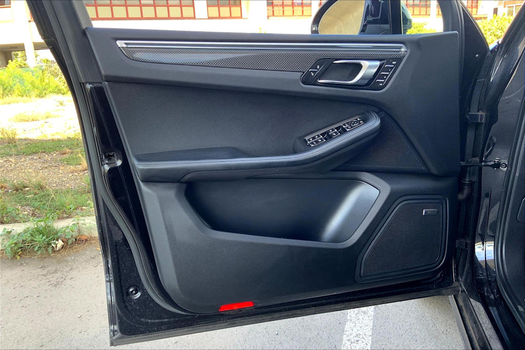 Thumbnail: 2015 Porsche Macan - 26