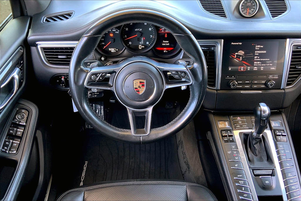 Thumbnail: 2017 Porsche Macan - 13