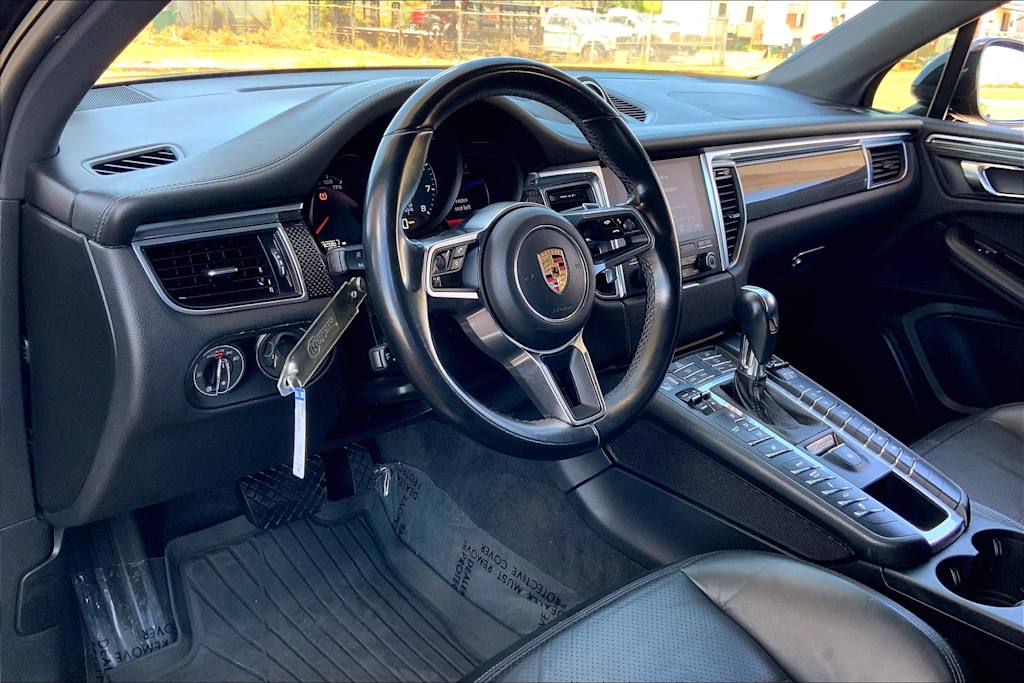 Thumbnail: 2017 Porsche Macan - 2