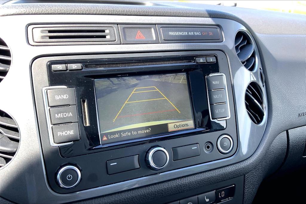 Thumbnail: 2015 Volkswagen Tiguan - 15