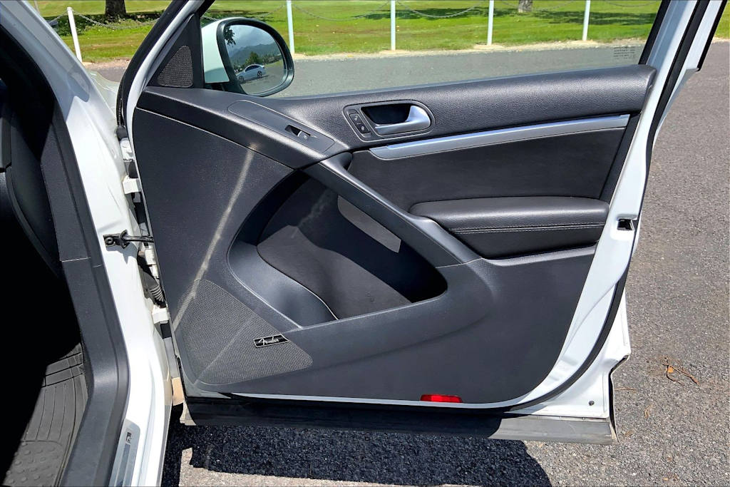 Thumbnail: 2015 Volkswagen Tiguan - 27