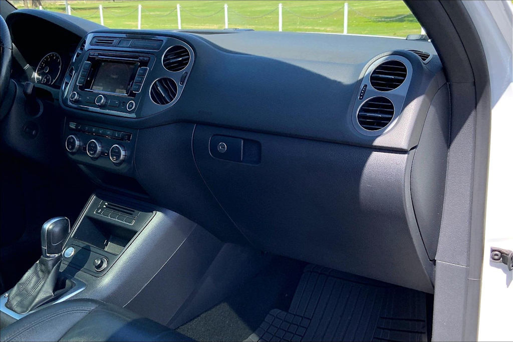 Thumbnail: 2015 Volkswagen Tiguan - 23