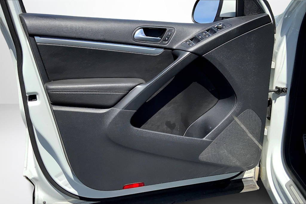 Thumbnail: 2015 Volkswagen Tiguan - 26