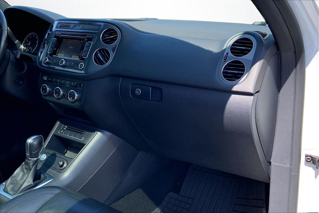 Thumbnail: 2015 Volkswagen Tiguan - 23