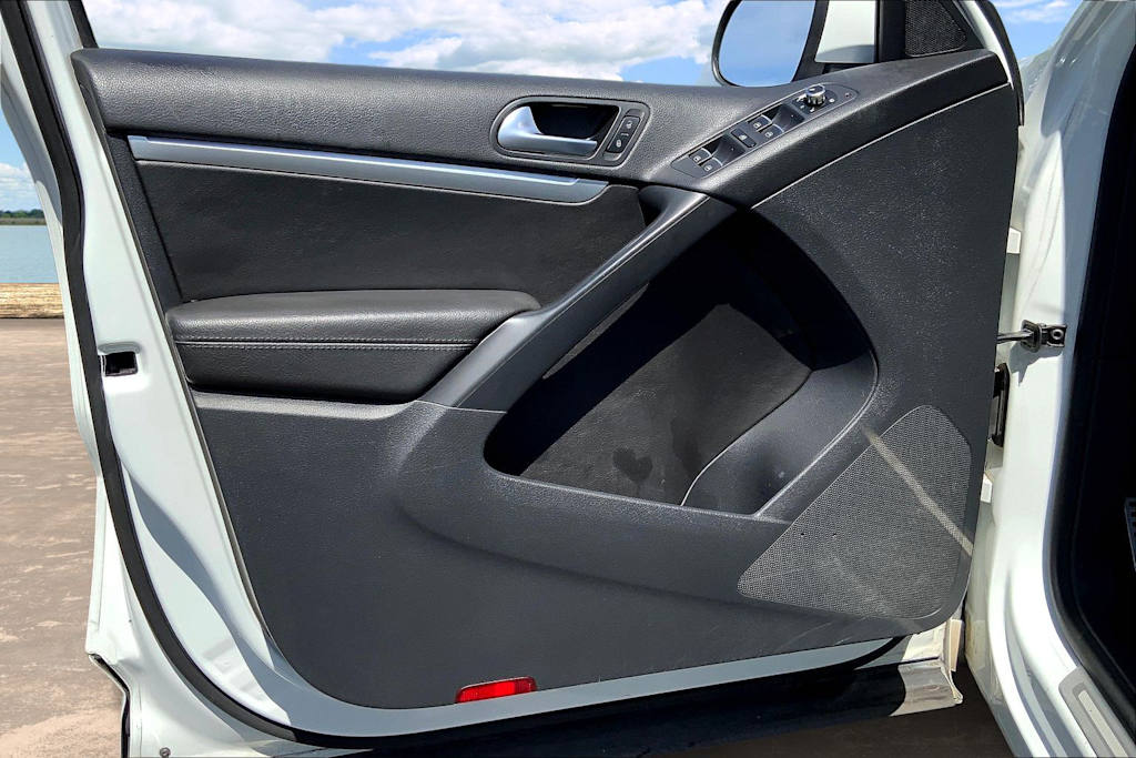 Thumbnail: 2015 Volkswagen Tiguan - 26
