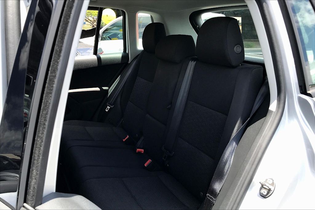 Thumbnail: 2018 Volkswagen Tiguan - 12