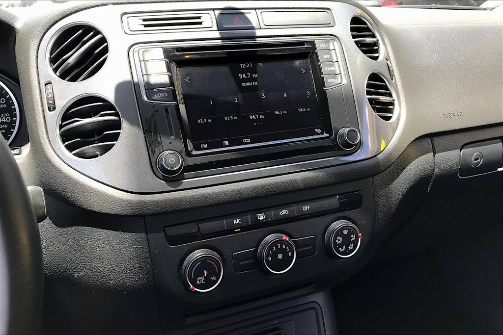 Thumbnail: 2018 Volkswagen Tiguan - 14