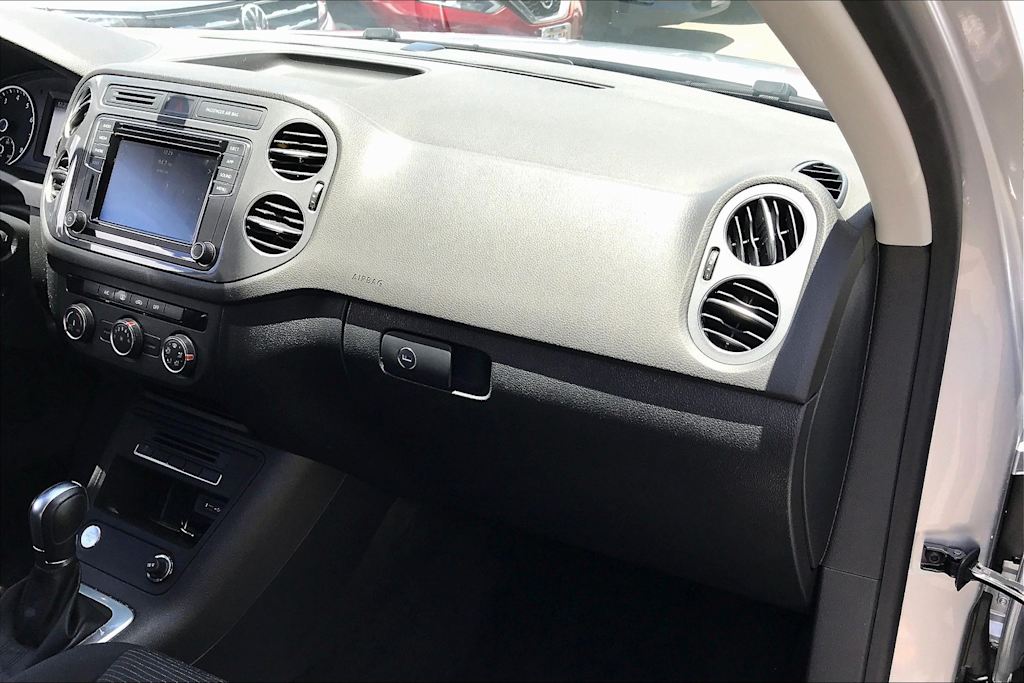 Thumbnail: 2018 Volkswagen Tiguan - 21