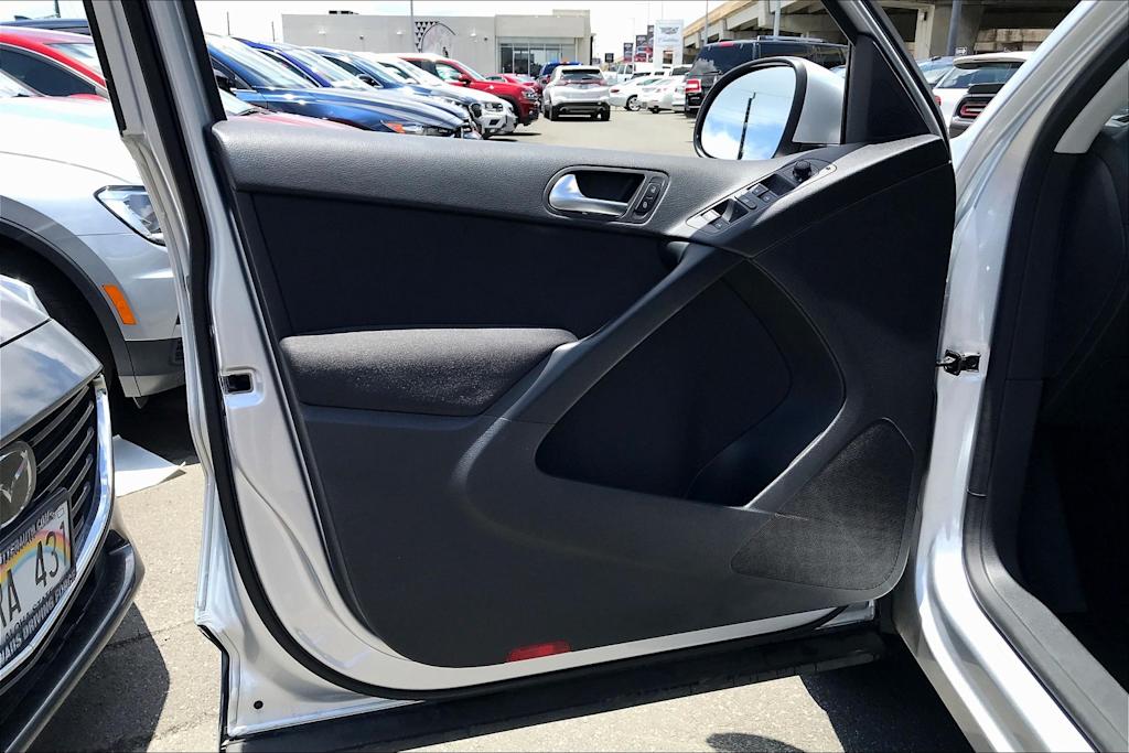 Thumbnail: 2018 Volkswagen Tiguan - 25