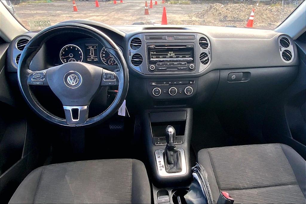 Thumbnail: 2013 Volkswagen Tiguan - 10