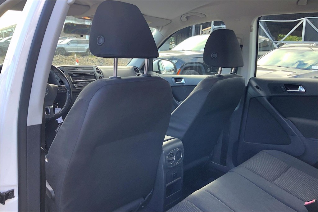 Thumbnail: 2013 Volkswagen Tiguan - 13