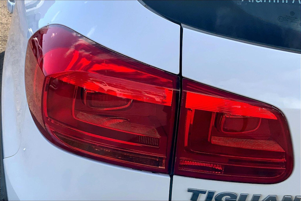 Thumbnail: 2013 Volkswagen Tiguan - 32
