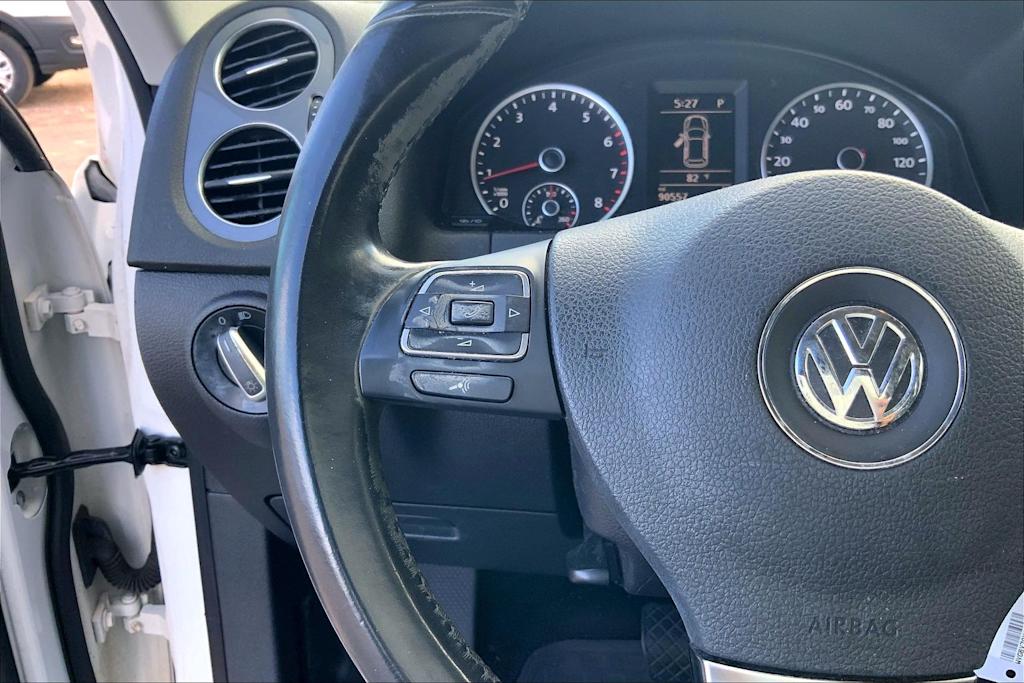 Thumbnail: 2013 Volkswagen Tiguan - 25