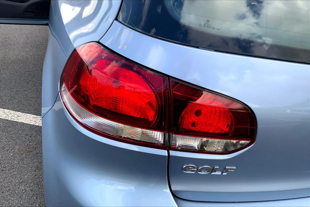 Thumbnail: 2011 Volkswagen Golf - 31